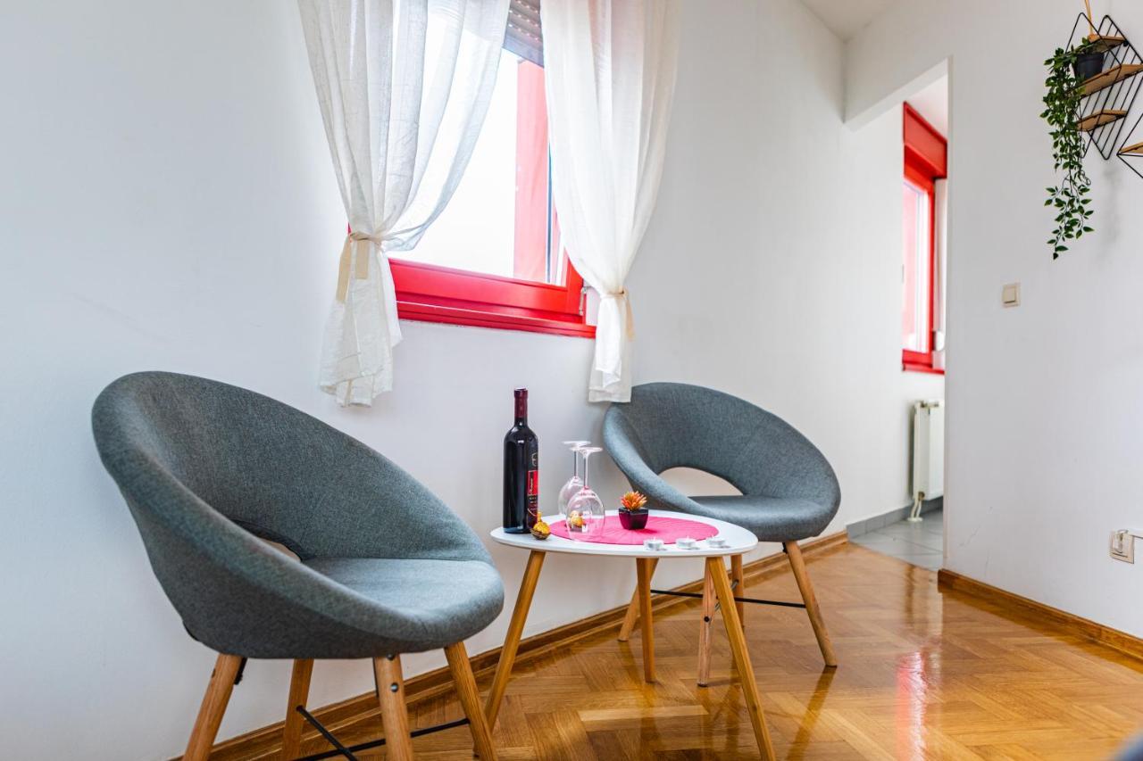 Flexible Selfcheckins 15 & 19 - - Garage - Loggia - New - Repinc Apartment Zagreb