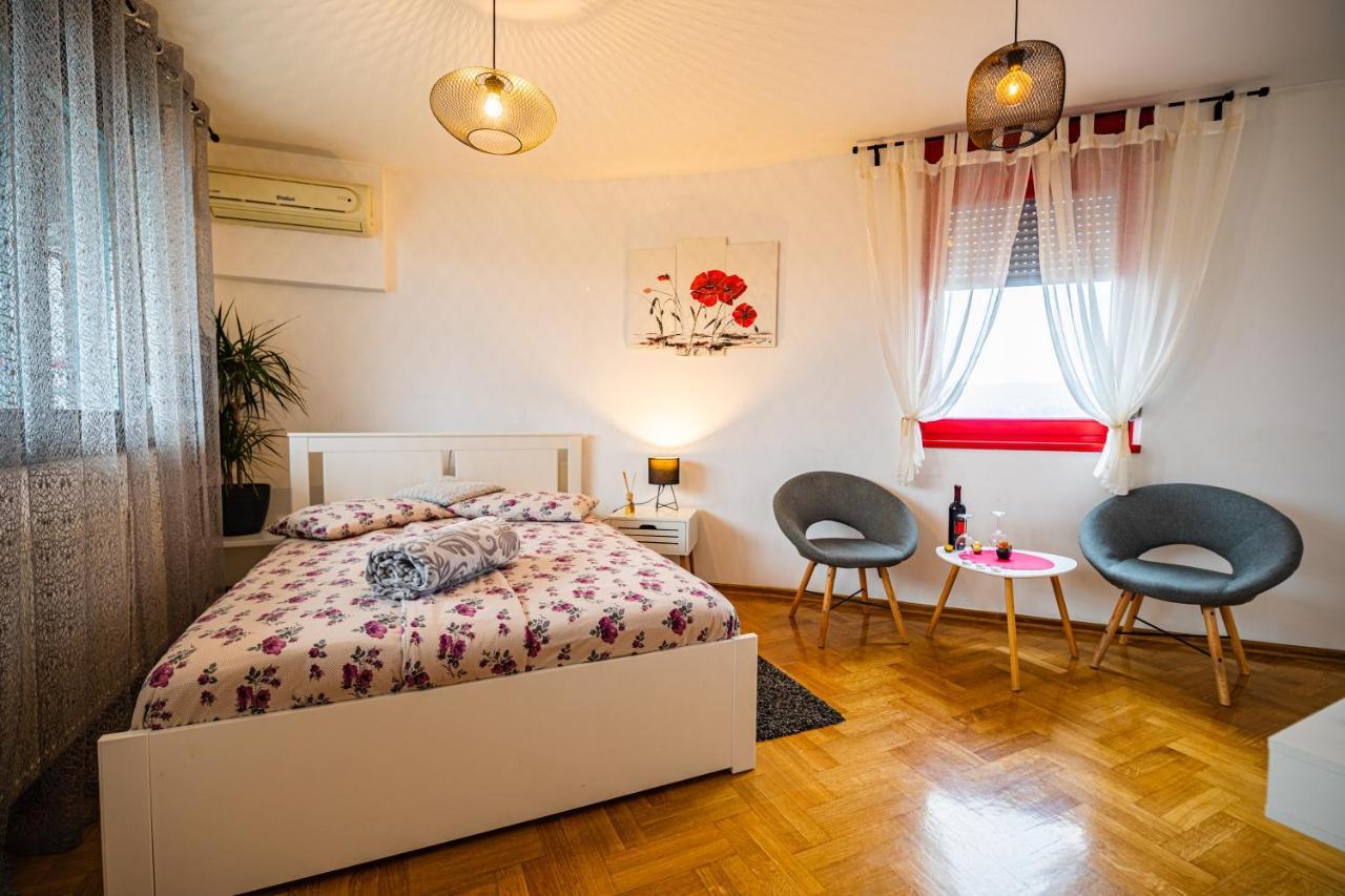 Flexible Selfcheckins 15 & 19 - - Garage - Loggia - New - Repinc Apartment