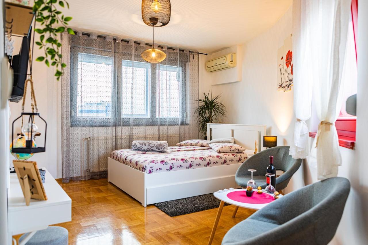 Flexible Selfcheckins 15 & 19 - - Garage - Loggia - New - Repinc Apartment