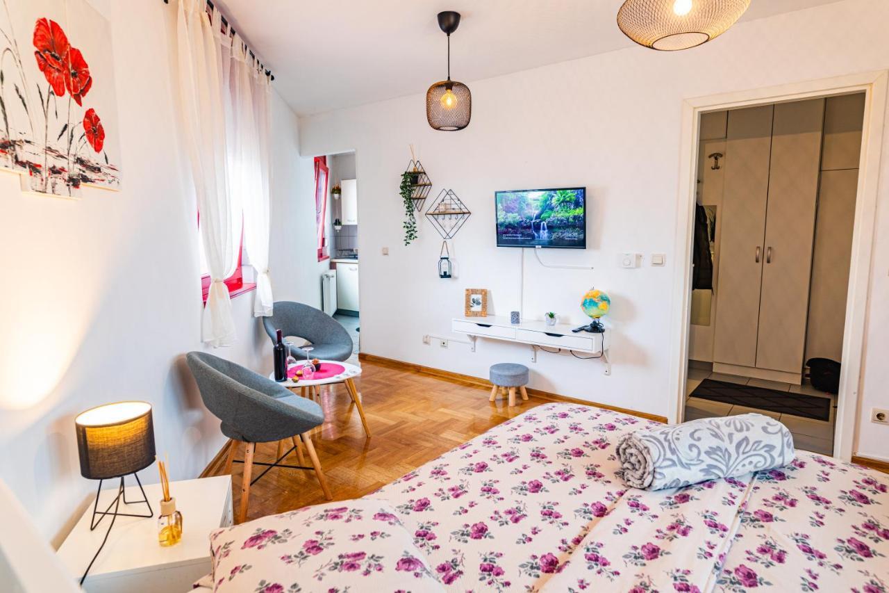 Flexible Selfcheckins 15 & 19 - - Garage - Loggia - New - Repinc