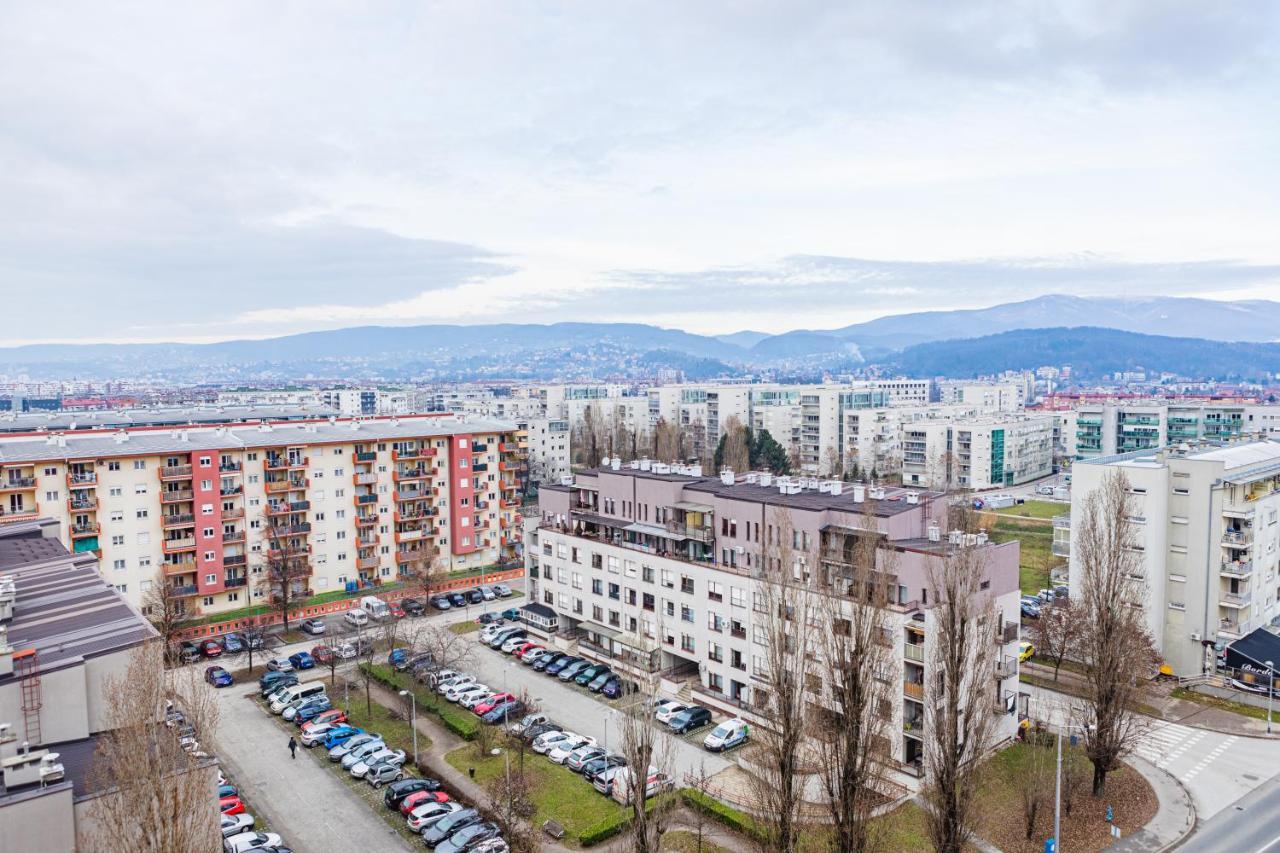Flexible Selfcheckins 15 & 19 - - Garage - Loggia - New - Repinc Apartment *