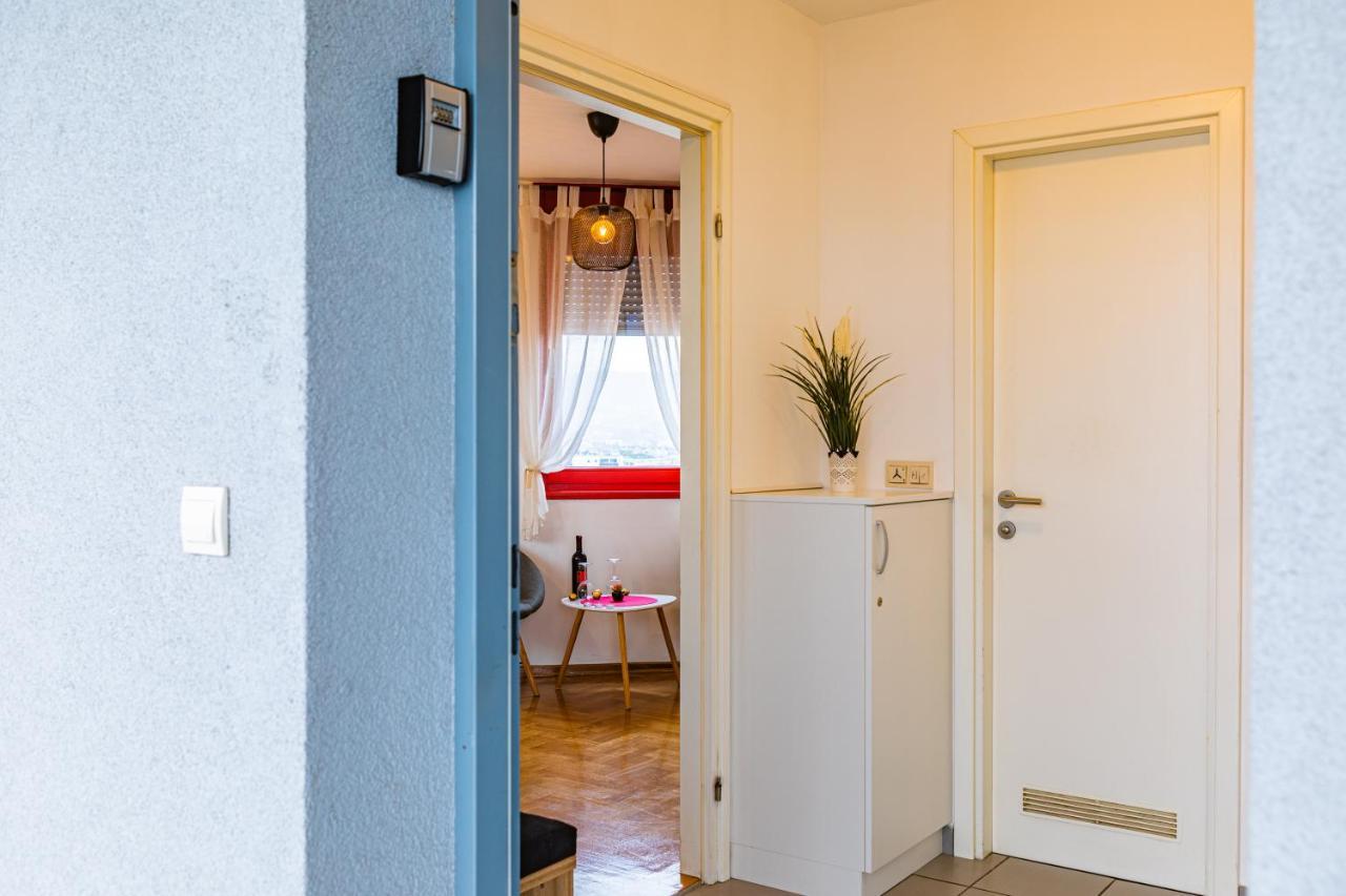 Apartment Flexible Selfcheckins 15 & 19 - - Garage - Loggia - New - Repinc *